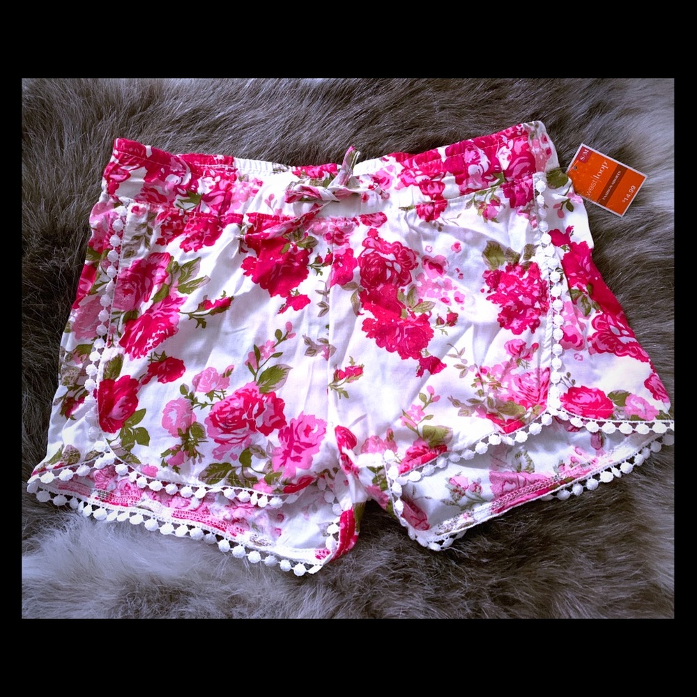 West Loop Roses Short NWT